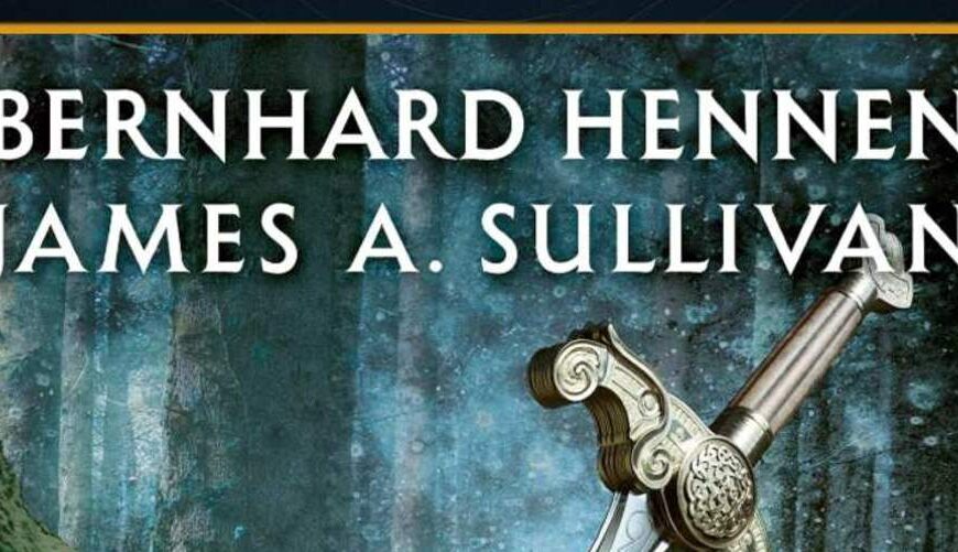 Cover des Hörbuchs „Die Elfen“ von Bernhard Hennen und James A. Sullivan. Im Vordergrund ist ein prunkvoll verziertes Schwert zu sehen, das schräg in einem geheimnisvoll leuchtenden Waldboden steckt. Der Hintergrund zeigt einen nebligen, märchenhaft düsteren Wald. In goldener Schrift steht der Titel „Die Elfen“. Unten rechts befindet sich ein weißes Audible-Banner mit der Aufschrift „Nur bei Audible“.