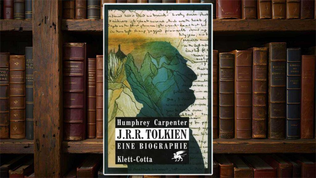 Buchcover von J.R.R. Tolkien – Eine Biographie von Humphrey Carpenter: Die grüne Silhouette Tolkiens vor einem Hintergrund aus handschriftlichen Notizen und fantasievollen Illustrationen. Der Titel ist in weißer Blockschrift auf schwarzem Grund gesetzt, unten das Logo von Klett-Cotta.