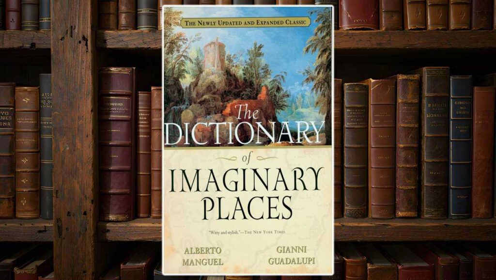 Buchcover von The Dictionary of Imaginary Places von Alberto Manguel und Gianni Guadalupi: Oben ein klassisch-romantisches Gemälde mit einer Ruine in üppiger Landschaft. Darunter der Titel in großer Serifenschrift auf hellem, kartografisch gemustertem Hintergrund. Ein Banner kündigt die überarbeitete und erweiterte Ausgabe an.
