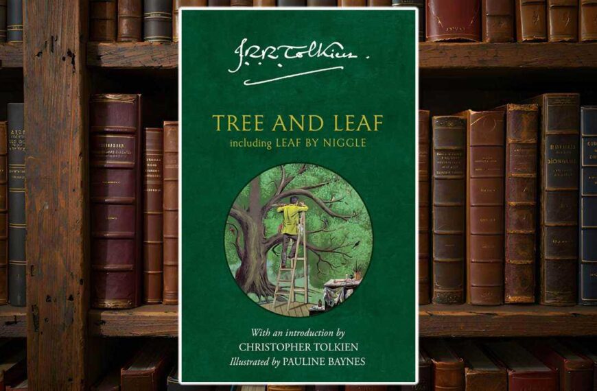 Buchcover von Tree and Leaf von J. R. R. Tolkien: Grüner Hintergrund mit goldener Schrift, oben Tolkiens Unterschrift. In der Mitte ein rundes Bild: Ein Mann steht auf einer Leiter und bemalt die Blätter eines großen Baumes. Daneben eine Staffelei mit Farbtöpfen. Illustration von Pauline Baynes.