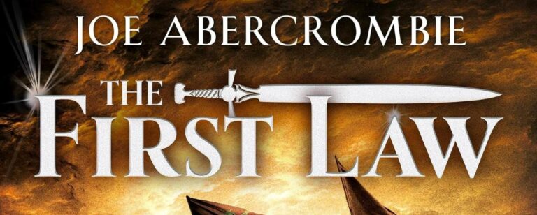 Cover des englischen Hörbuchs „The First Law 1“ von Joe Abercrombie. Im Vordergrund eine dichte Schlachtreihe mit erhobenen Rundschilden und wehenden Fahnen, dahinter ein dramatisch gold-oranger Himmel im Sonnenuntergang. Der Titel steht prominent in Silberprägung mit einem Schwert als Querbalken im Wort „First“. Oben der Autorenname, unten rechts ein Audible-Banner mit der Aufschrift „Nur bei Audible“.