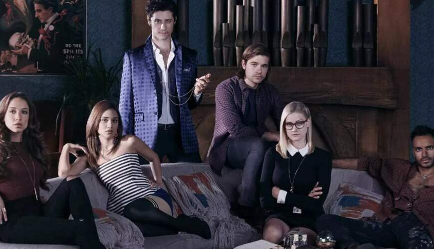 The Magicians: Ist diese Fantasy Serie tatsächlich ein Meisterwerk? Auf dem Beld sieht man die Hauptdarsteller, so wie man sie kennt.