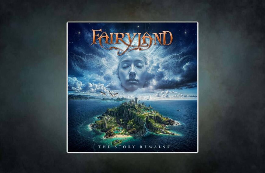 Fantasy-Illustration des Albums ‚The Story Remains‘ von Fairyland: Eine traumhafte Insel mit Palästen erhebt sich aus dem Ozean, darüber schwebt ein weibliches Gesicht mit geschlossenen Augen vor einem Sternenhimmel – digital überinszeniert im KI-Stil.