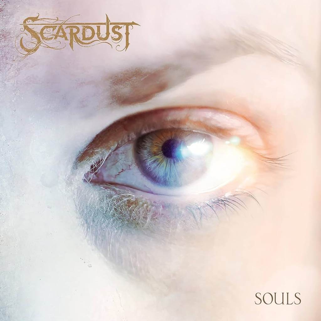 Detailaufnahme eines hellen menschlichen Auges mit irisierendem Lichtreflex, umgeben von zarten Hauttönen – das Artwork von Souls symbolisiert Erinnerung, Wahrnehmung und emotionale Tiefe auf abstrakte Weise.