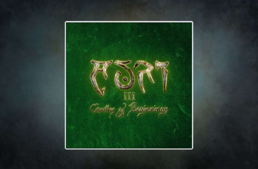 Grünes Albumcover mit runenartigem Schriftzug „AURI“ aus metallisch wirkenden Buchstaben, darunter der Titel „III – Candles & Beginnings“ in verschnörkelter Goldschrift – mystisch, naturverbunden und märchenhaft gestaltet.