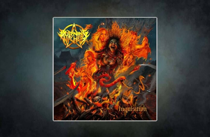 Feuriges Artwork: Eine brennende Hexe inmitten lodender Flammen, umkreist von magisch funkelnden Symbolen – kraftvoller Heavy-Metal-Vibe mit Inquisitions-Ästhetik.