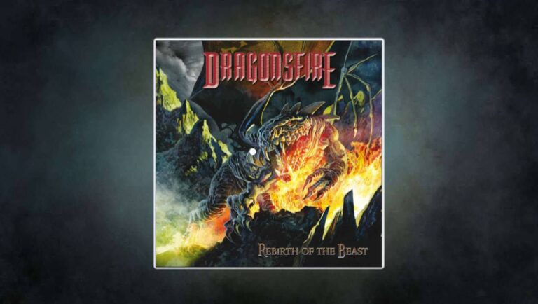 Coverartwork von Rebirth of the Beast (2025) der Band Dragonsfire: Ein feuerspeiender Drache mit gespreizten Flügeln bricht aus einer felsigen Berglandschaft hervor. Flammen und Lava leuchten aus seinem Maul, während der Titel des Albums unten in metallischer Schrift prangt.