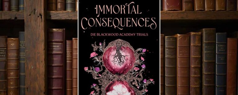 Cover von Immortal Consequences: Eine weibliche Gestalt vor düster-magischem Hintergrund mit floralen Ornamenten. Die Farben erinnern an Lavendel, Tod und TikTok – ganz in limitierter Farbschnitt-Manier.