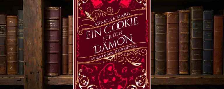 Cover von Ein Cookie für den Dämon von Annette Marie: rotes Ornament-Design mit goldenen Schnörkeln, okkulten Symbolen und einem angebissenen Keks als zentrales Motiv. Fantasy-Romantasy im verspielten Urban-Fantasy-Stil.