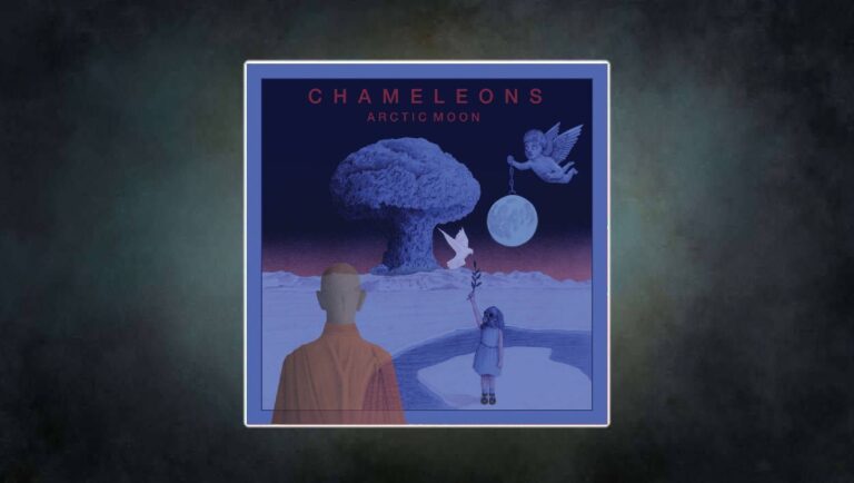 Albumcover Arctic Moon von The Chameleons (2025): Ein surrealer Mix aus Atompilz, Mönch, Gasmaske-Mädchen, Friedenstaube und Engel mit Mond – Sinnbild für Zerbrechlichkeit, Nostalgie und apokalyptische Hoffnung.