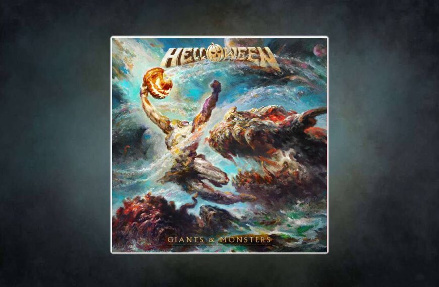 Albumcover Helloween – Giants & Monsters: Ein titanischer Krieger schwingt einen brennenden Kürbis in die Höhe und stellt sich einem gigantischen Ungeheuer entgegen. Episches Fantasy-Gemälde in leuchtenden Blau-, Rot- und Goldtönen, mit Helloween-Logo und Albumtitel.
