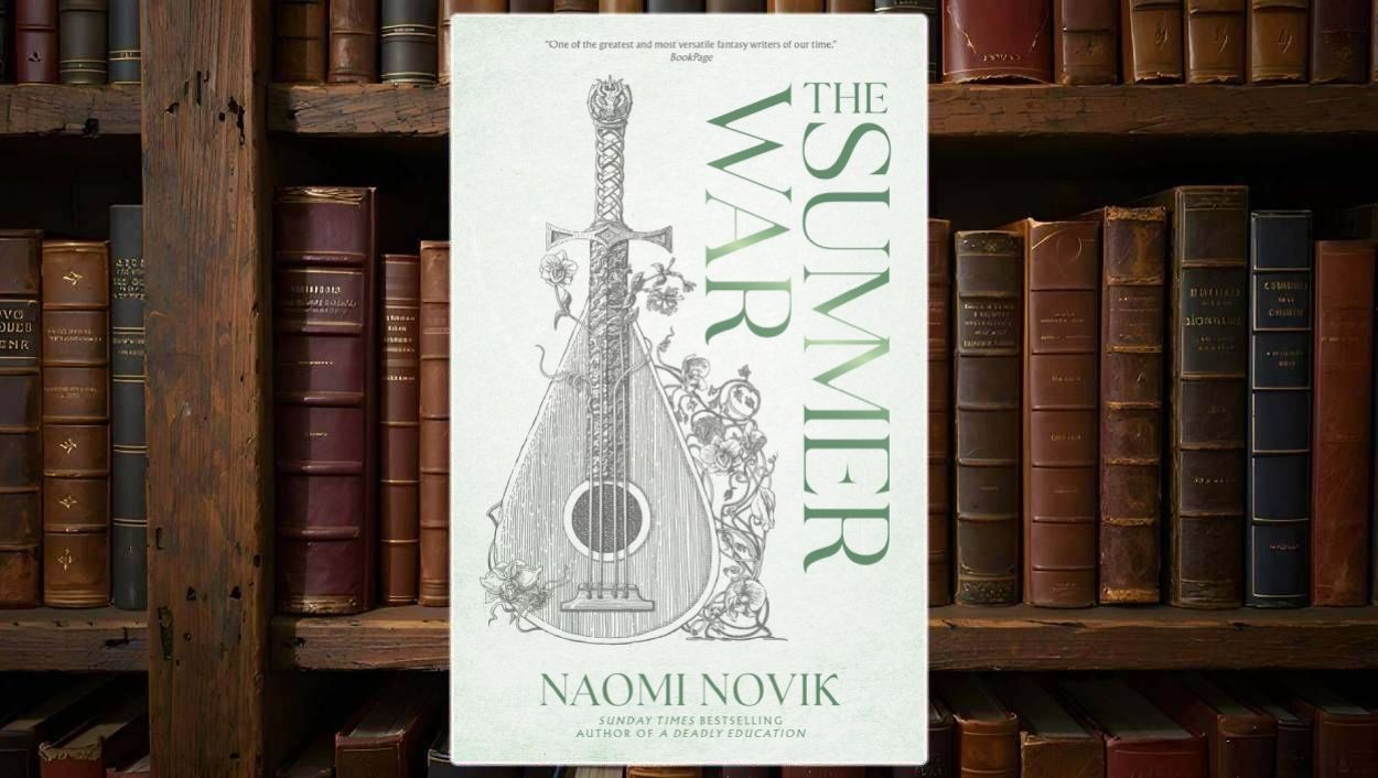 Cover von Naomi Noviks The Summer War: filigrane Illustration einer Laute, deren Hals in ein Schwert übergeht, umrankt von floralen Ornamenten, auf hellem Grund mit grünem Schriftzug.