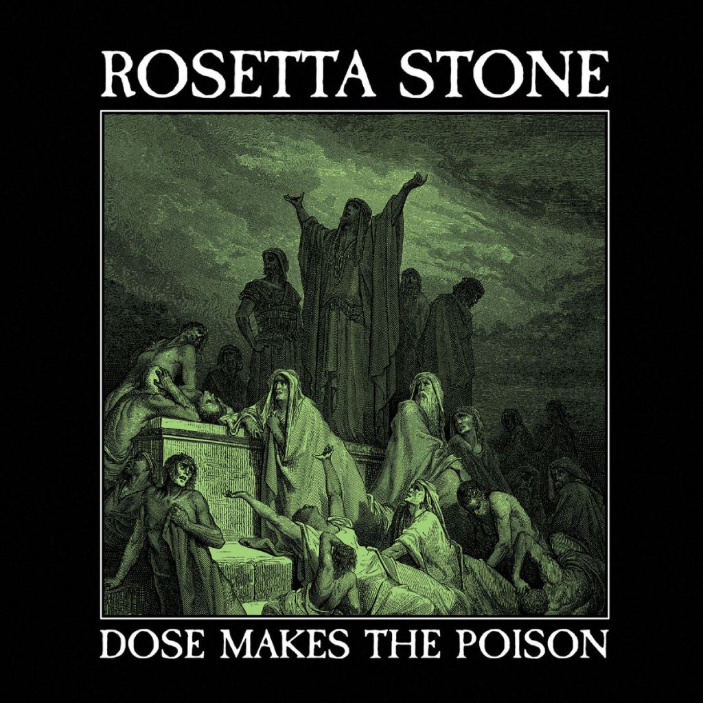 Albumcover Rosetta Stone – Dose Makes the Poison: In grün getöntem Kupferstich-Stil predigt eine Gestalt mit erhobenen Armen von einem Podest, umgeben von verzweifelten und erschöpften Menschen. Schwarzer Rahmen mit weißer Typografie. Düster, biblisch, bedrohlich.