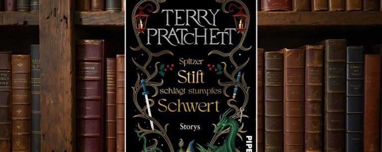 Cover von Spitzer Stift schlägt stumpfes Schwert: schwarzer Hintergrund mit verschnörkelten Ornamenten, zwei Schwerter, ein grüner Drache und ein bärtiger Zwerg mit Laute, goldene Typografie im Piper-Design, humorvolle Anmutung im klassischen Pratchett-Stil.