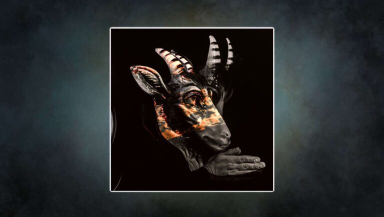 Albumcover von „Occult Pleasures“ (2025) der österreichischen Ritual-Darkwave-Band The Devil & The Universe: zwei schwarze Ziegenmasken, ineinander verschränkt, mit Flammenprojektionen und gefalteten Händen – okkulte Symbolik zwischen Ritual und Performance.