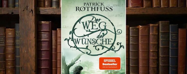 Buchcover von „Der Weg der Wünsche“ von Patrick Rothfuss. Vor einem neblig-grünen Hintergrund sitzt eine schattenhafte Figur unter einem Baum, den Blick nach unten gerichtet. Darüber prangt der kunstvoll geschwungene Titelkreis in Schwarz. Unten rechts das Logo „Hobbit Presse Klett-Cotta“, dazu ein roter Sticker „SPIEGEL Bestseller – Jetzt als Taschenbuch“.