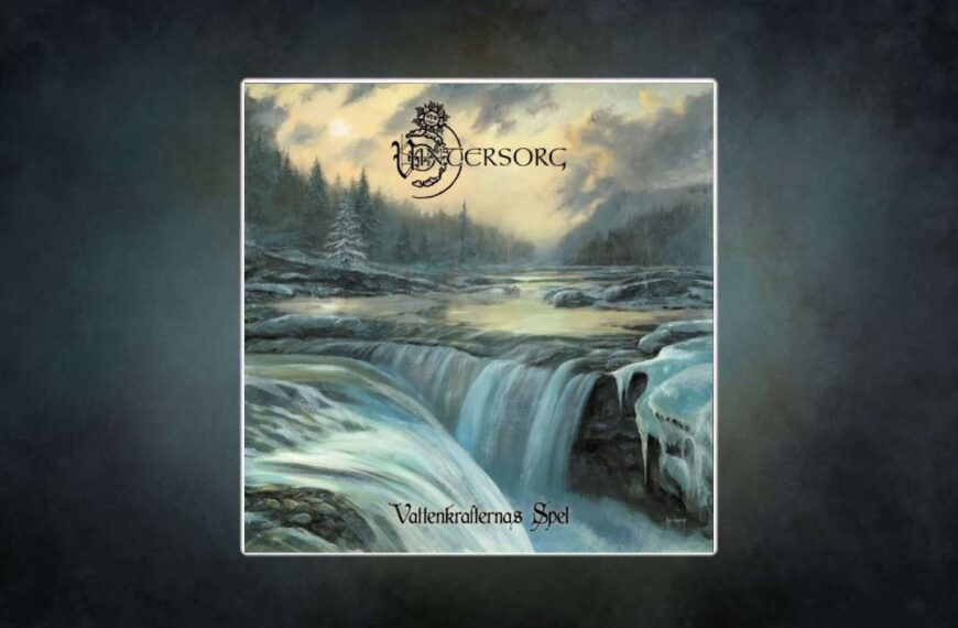 Albumcover von Vintersorg – Vattenkrafternas Spel: Malerische Landschaft mit Wasserfall, winterlichen Wäldern und schneebedeckten Ufern, im Vordergrund das Bandlogo und der Albumtitel.