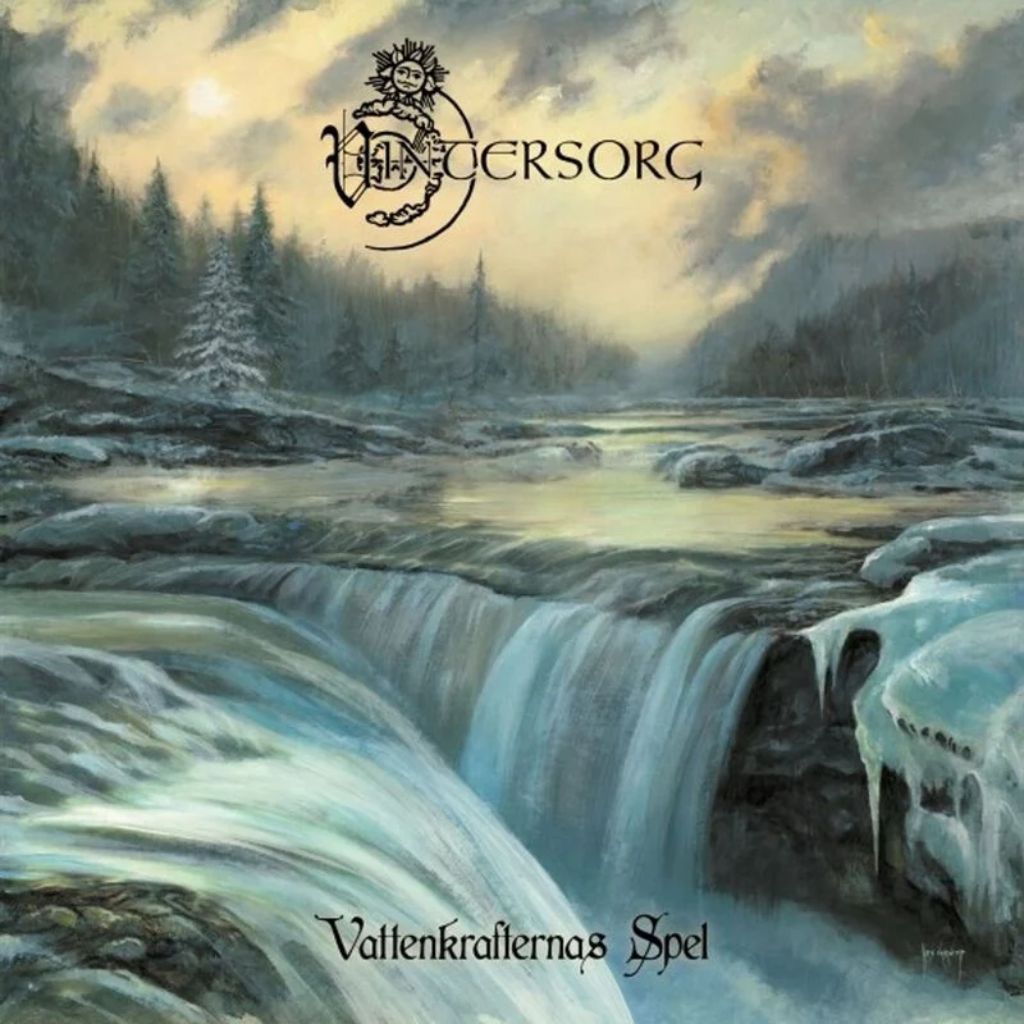 Albumcover von Vintersorg – Vattenkrafternas Spel: Malerische Landschaft mit Wasserfall, winterlichen Wäldern und schneebedeckten Ufern, im Vordergrund das Bandlogo und der Albumtitel.