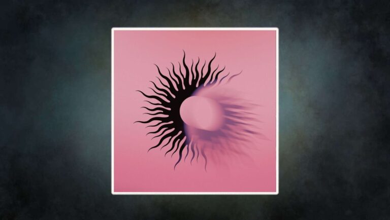 Albumcover AFI – Silver Bleeds The Black Sun…: schwarze, flammenartige Sonne auf rosafarbenem Hintergrund, deren rechte Seite in Bewegung verschwimmt – minimalistisches, symbolisches Design zwischen Licht und Schatten.