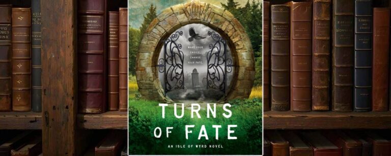 Buchcover von Turns of Fate: ein steinernes Rundtor inmitten grüner Wiesen öffnet sich zu einem grauen Pfad mit Leuchtturm im Nebel. Über dem Tor kreist ein schwarzer Rabe, auf dem Torbogen steht: „Make your choice. Change your fate.“ Dahinter Berge und Wald im Morgenlicht. Symbolisches, atmosphärisches Cover über Entscheidungen, Magie und Schicksal.