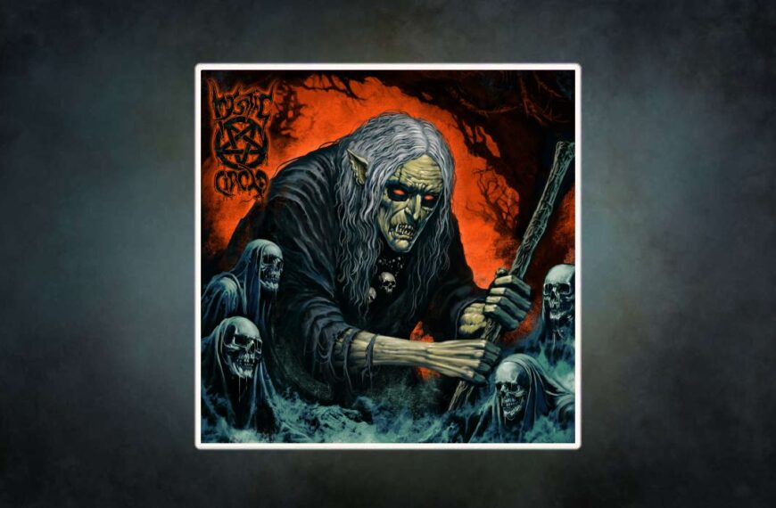 Albumcover Mystic Circle – Hexenbrand 1486: grünhäutige Hexe mit Totenschädeln und brennend rotem Hintergrund, hält einen Stab über geisterhafte Gestalten – finsteres, okkultes Artwork im klassischen Black-Metal-Stil.