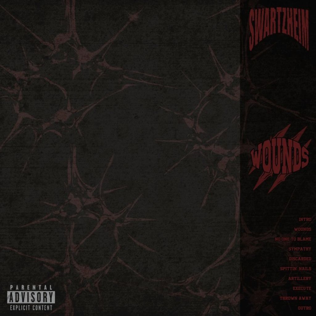 Albumcover Swartzheim – Wounds: dunkles, fast schwarzes Artwork mit dezent rötlich-braunen neuron- oder dornenartigen Strukturen über die Fläche verteilt. Rechts befindet sich ein schmaler Streifen mit rotem Bandlogo „Swartzheim“ oben und dem zackigen Albumtitel „Wounds“ in Krallenoptik darunter. Unter dem Titel steht die Trackliste in kleiner roter Schrift. Unten links prangt ein „Parental Advisory – Explicit Content“ Hinweis.