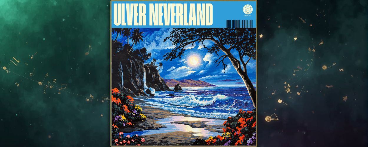 Albumcover Ulver Neverland: farbenfrohe tropische Küstenlandschaft bei Mondlicht, Brandung, Felsen und Palmen; oben großer Schriftzug „ULVER NEVERLAND“.