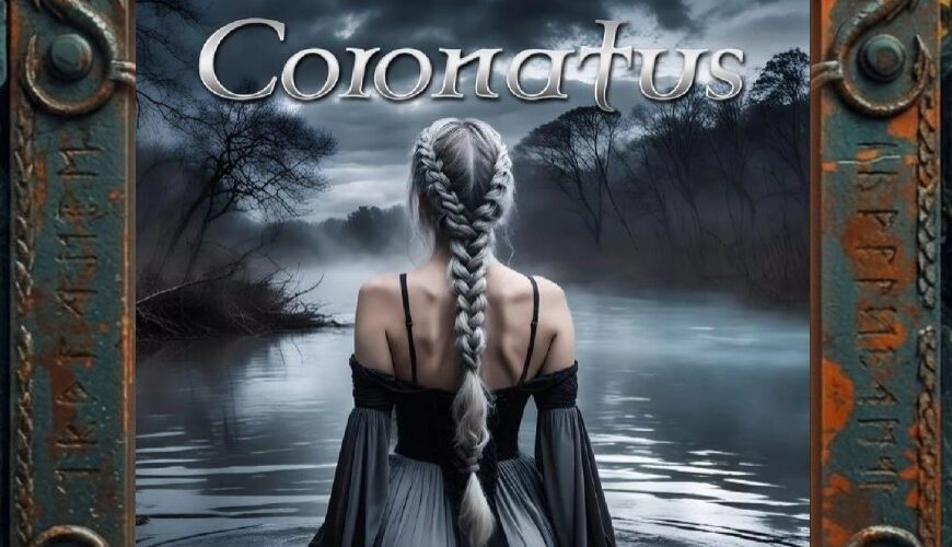 Cover Coronatus – Dreadful Waters: Frau mit silbernem Flechtzopf sitzt im dunklen See, neblige Uferbäume, oben das Coronatus-Logo, unten der Albumtitel.