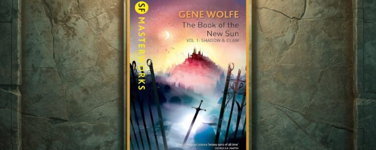 Englisches SF-Masterworks-Cover von Gene Wolfes „The Book of the New Sun – Vol. 1: Shadow & Claw“ mit nebliger, futuristisch wirkender Landschaft, mehreren in den Boden gerammten Schwertern im Vordergrund und einer roten Festungsstadt auf einem Hügel im Dämmerlicht, eingerahmt von einer steinernen Fantasywand.