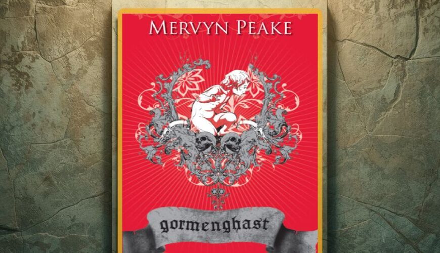 Rotes Cover von Mervyn Peakes „Gormenghast – Der junge Titus“ (Hobbit Presse Klett-Cotta), mit weißem Autorenname oben, barock-verschnörkeltem Wappen aus Schädeln, Ranken und Figur in der Mitte sowie grauem Banner mit dem Schriftzug „gormenghast“ vor einer steinernen Fantasywand.