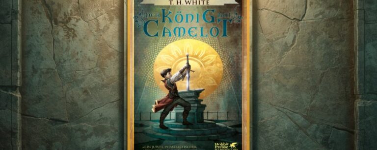 Cover der Hobbit-Presse-Ausgabe von T. H. Whites „Der König auf Camelot“: Vor einer großen goldenen Sonnenscheibe zieht ein junger Artus in Seitenansicht ein Schwert aus einem Steinpodest, darüber der Schriftzug „Der König auf Camelot“, unten der Hinweis „Hobbit Presse Paperback“.