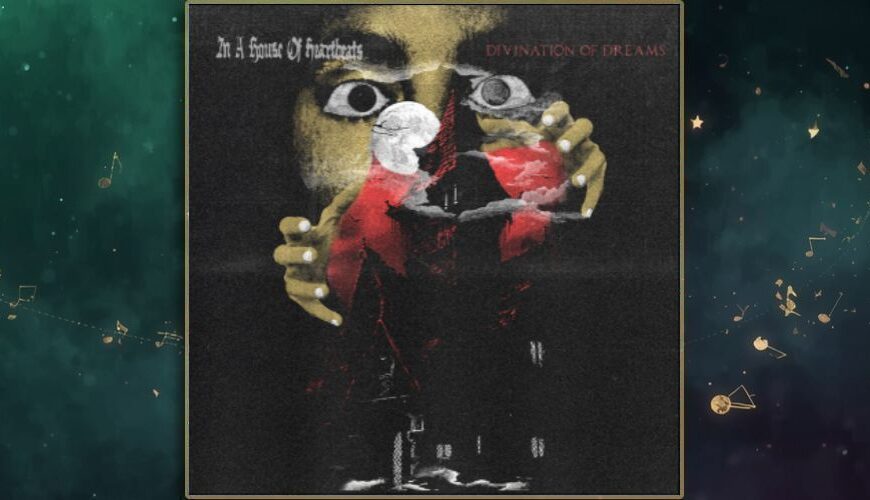 Grau-rotes, körniges Albumcover In A House Of Heartbeats – Divination Of Dreams: oben ein Paar großer, erschrockener Augen und zwei Hände, die einen Vorhang oder Riss im Bild öffnen; dahinter erscheint eine blutrote Fläche mit einem schwarzen Spukhaus und Vollmond, alles im Stil eines alten Horrorfilm-Posters.
