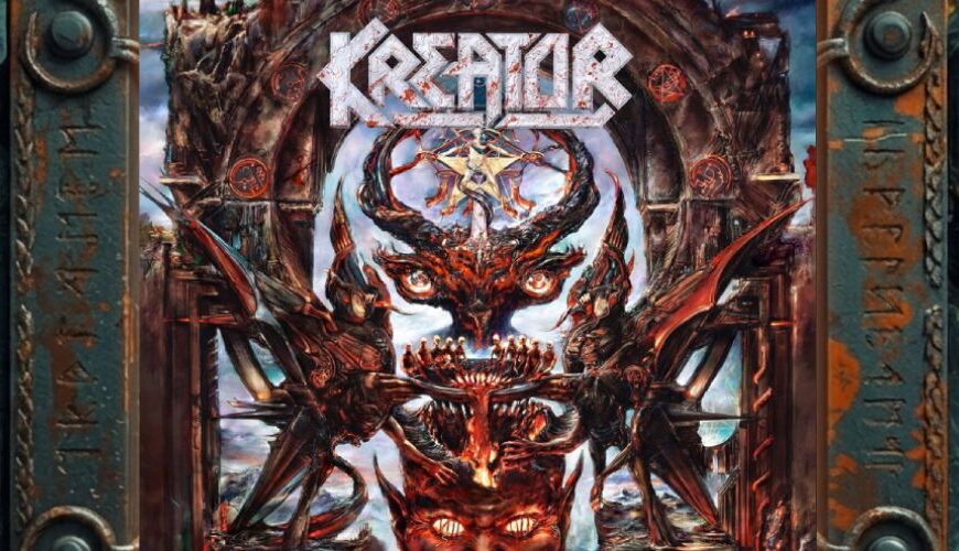 Gemaltes Albumcover Kreator – Krushers Of The World: unter einem zerfallenden Steinbogen türmen sich mehrere dämonische Fratzen und ein flammender Kronleuchter, flankiert von zwei dunklen, halb mechanischen Kriegerfiguren; überall rote Flammen, Runen und zerbrochene Architektur, oben das silbrig-stachelige Kreator-Logo, unten der rote Schriftzug „krushers of the world“.