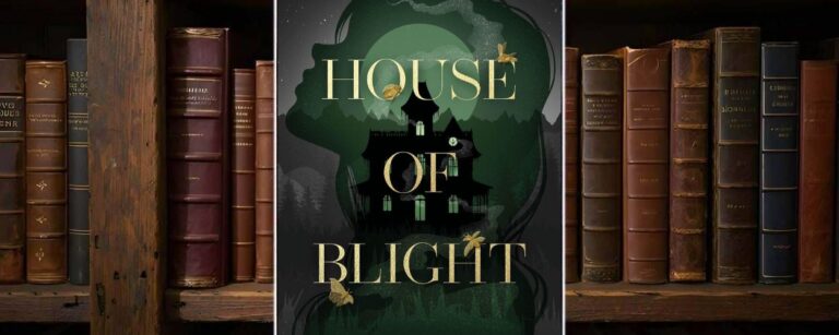Cover von House of Blight: dunkles, grün-schwarzes Motiv mit der Silhouette eines Frauenkopfs, darin ein unheimliches viktorianisches Herrenhaus vor Tannenwald, goldene Insekten und der Titel House of Blight in großer goldener Schrift.