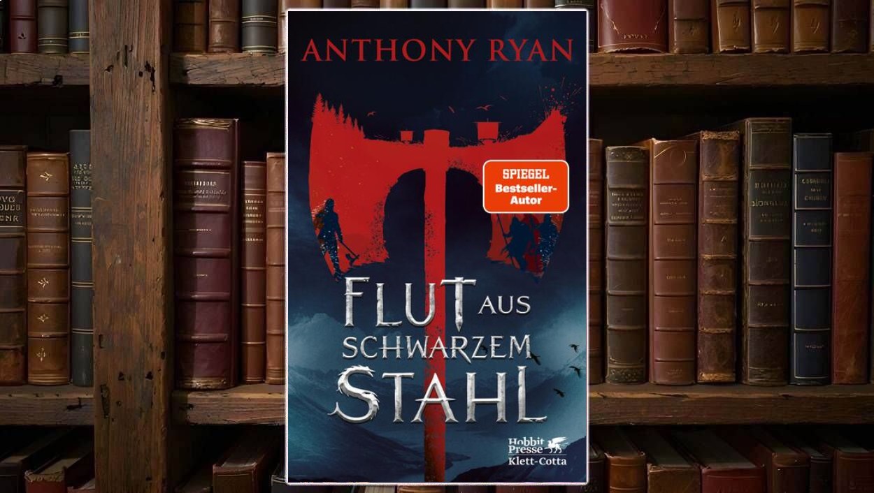 Buchcover von »Flut aus schwarzem Stahl«: dunkle Küstenlandschaft mit Sturmmeer im Vordergrund, darüber eine gigantische blutrote Axtsilhouette, vor der kleine Kriegerfiguren kämpfen; Titel in zerkratzter Metall-Schrift, oben der Name Anthony Ryan, unten Logo „Hobbit Presse Klett-Cotta“ und ein rotes Siegel „SPIEGEL Bestseller-Autor“.