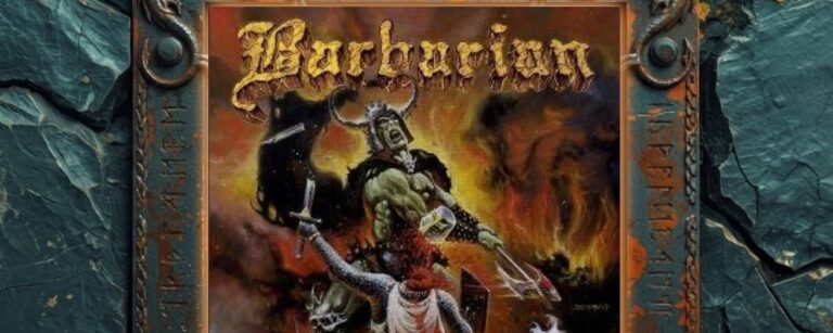 Albumcover Barbarian – Reek of god: muskulöser Barbar mit Hörnerhelm holt mit einer Axt zum Schlag auf einen knienden Kreuzritter im weißen Waffenrock mit rotem Kreuz aus, dahinter flammender Feuer- und Rauchhintergrund, oben goldenes Barbarian-Logo, unten Albumtitel.