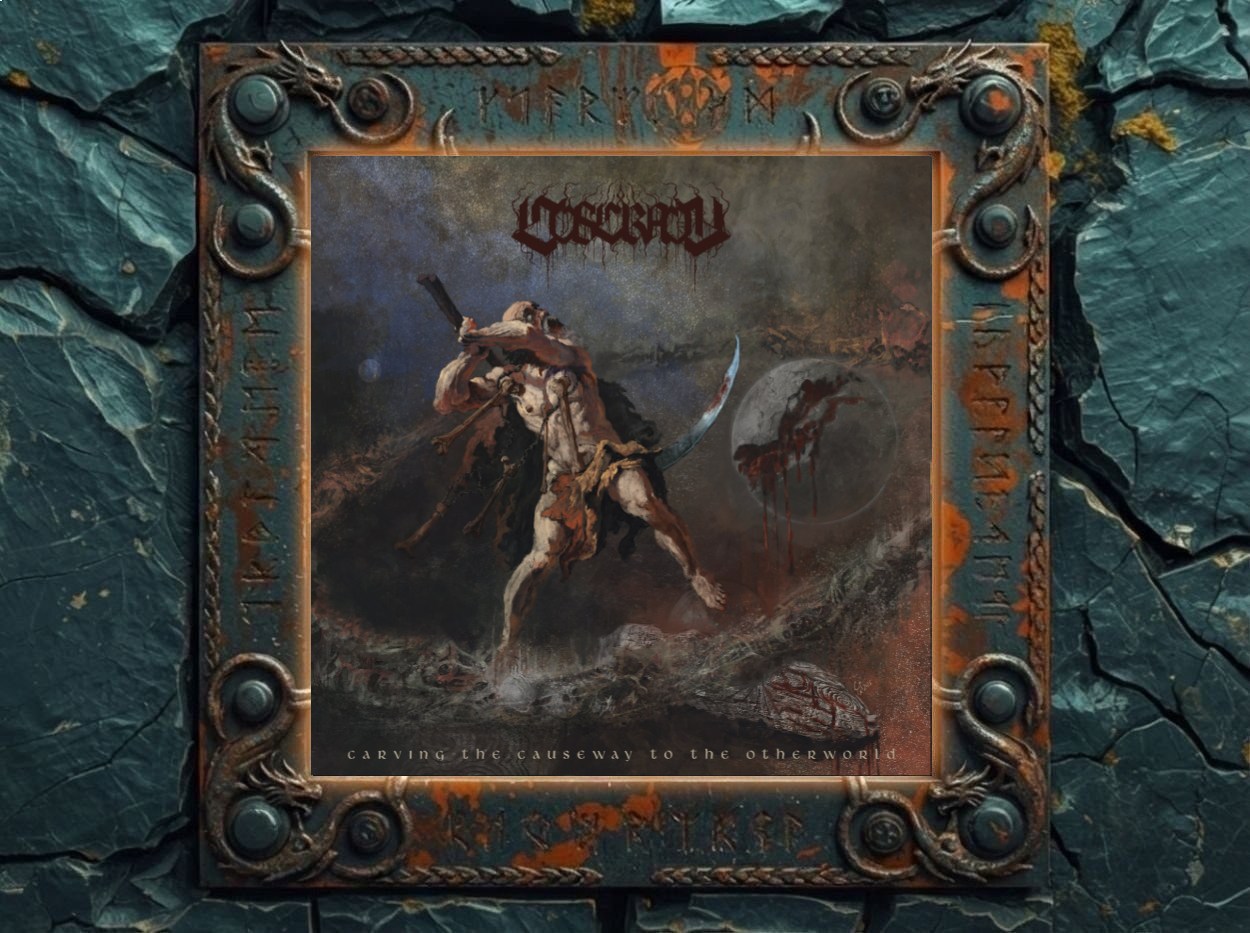 Albumcover Coscradh – Carving The Causeway To The Otherworld: halbnackter, blutverschmierter Krieger mit Schädelhelm und Knochenfetzen steht auf einem Knochensteg, schwingt eine Waffe in den Nachthimmel, rechts ein blutbefleckter Mond, oben das rot verlaufende Coscradh-Logo.
