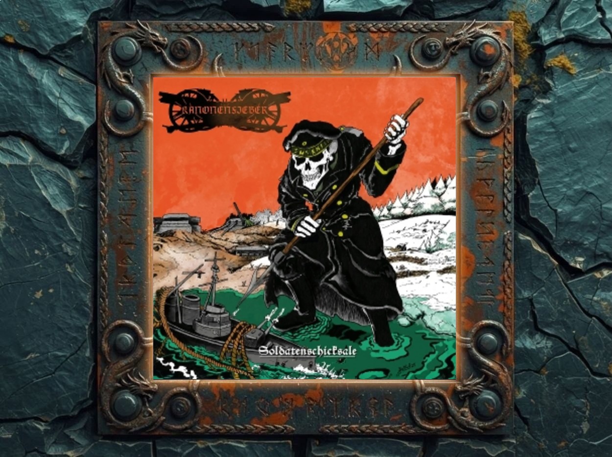 Albumcover Kanonenfieber – „Soldatenschicksale“: Vor grell orangefarbenem Himmel kniet ein skelettierter Marineoffizier in schwarzem Mantel und Mütze mit der Aufschrift „K.W.Marine“ am Ufer; er steht mit einem Stiefel im grünen Wasser und stößt mit einer langen Holzstange ein kleines Kriegsschiff vor sich her. Links sind zerstörte Bunker und Stacheldraht zu sehen, rechts eine verschneite Landschaft; oben das Kanonenfieber-Logo, unten der weiße Schriftzug „Soldatenschicksale“.