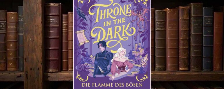 Lila Fantasy-Cover mit goldenen Ranken und großem gelben Titelzug; unten sitzen ein dunkelhaariger Mann in Schwarz und eine blonde Frau, umgeben von Fledermäusen, Rabe, Schriftrolle, kleinem Dämon und einer Burg im Hintergrund.