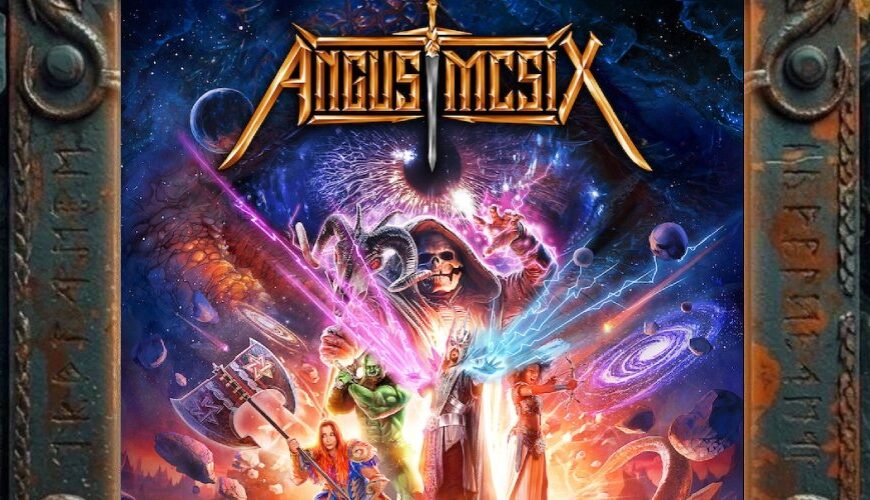 Albumcover von Angus McSix and the All-Seeing Astral Eye: knallbunte Weltraum-Fantasy-Szene mit riesigem Angus-McSix-Logo, kosmischem Auge, Skelettmagier, Ork, Kriegerfiguren, Laserstrahlen, Galaxien und apokalyptischem Sternenbombast.
