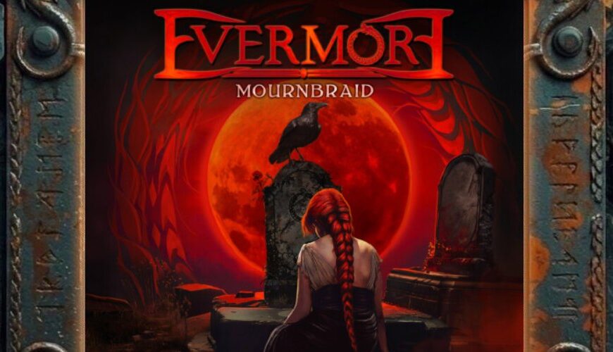 Albumcover von Evermore – Mournbraid: Frau mit langem rotem Zopf sitzt zwischen Grabsteinen vor einem riesigen roten Mond, auf einem Stein hockt ein schwarzer Rabe.