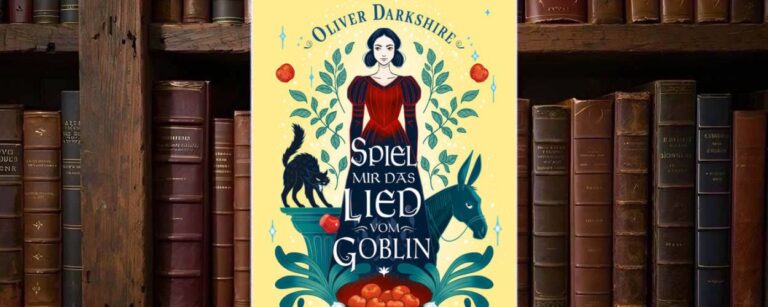 Buchcover von »Spiel mir das Lied vom Goblin« von Oliver Darkshire: Vor hellem gelblichen Hintergrund steht eine dunkelhaarige Frau im roten Kleid zwischen grünen Ranken; links balanciert eine schwarze Katze auf einem Sockel, rechts ist der Kopf eines Esels zu sehen, darunter ein großer blauer Topf voller roter Früchte und der Titel in großer weißer Schrift.