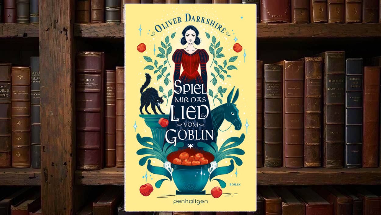 Buchcover von »Spiel mir das Lied vom Goblin« von Oliver Darkshire: Vor hellem gelblichen Hintergrund steht eine dunkelhaarige Frau im roten Kleid zwischen grünen Ranken; links balanciert eine schwarze Katze auf einem Sockel, rechts ist der Kopf eines Esels zu sehen, darunter ein großer blauer Topf voller roter Früchte und der Titel in großer weißer Schrift.