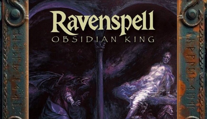 Albumcover Ravenspell – Obsidian King: düsteres Fantasy-Gemälde mit schwarzer geflügelter Gestalt links, geisterhafter Figur rechts auf einem steinernen Sitz, dazwischen eine Säule unter dunklen violett-schwarzen Gewölben.