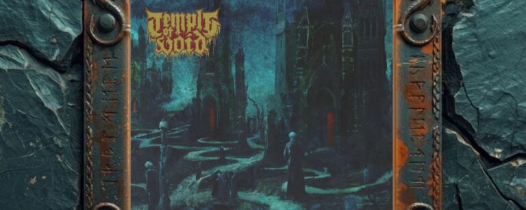 Albumcover Temple Of Void – The Crawl: düstere, blaugrüne Ruinenstadt mit gotischen Gebäuden und gewundenen Wegen; mehrere vermummte Figuren stehen in der Landschaft, kleine Schädel liegen am Boden, in Fenstern leuchten rote Öffnungen; oben links das Logo „Temple Of Void“, unten rechts der Titel „The Crawl“.