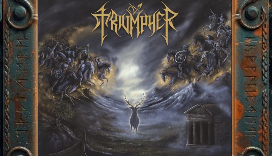 Albumcover Triumpher – Piercing The Heart Of The World: Ein leuchtend goldgehörnter Hirsch steht als dunkle Silhouette im Zentrum eines stürmischen Schlachtfeldes. Links und rechts jagen mythologische Reiterheere aufeinander zu, Schilde, Speere und Schwerter im Anschlag. Unten links der Bug eines antiken Schiffs, unten rechts ein dorischer Tempel. Der Himmel: ein dramatisches Gemisch aus Gold, Grau und Chaos. Oben das goldene Bandlogo in verschnörkeltem Metal-Font, unten der Albumtitel in Kapitälchen.