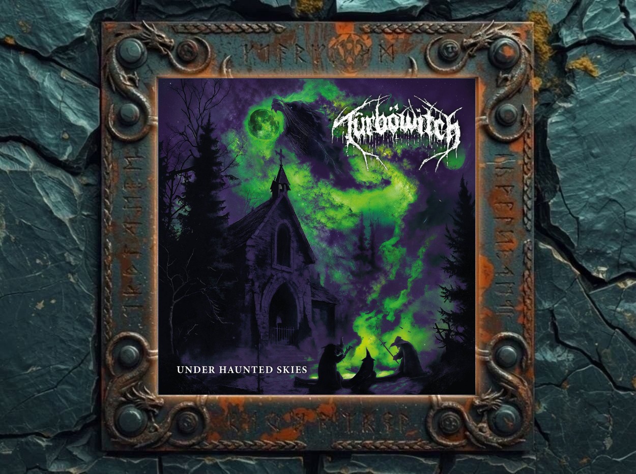AAlbumcover von Türböwitch – Under Haunted Skies: verfallene Kapelle unter grün leuchtendem Nachthimmel, wolfsartige Schattenbestie am Mond und Hexenzirkel im Wald