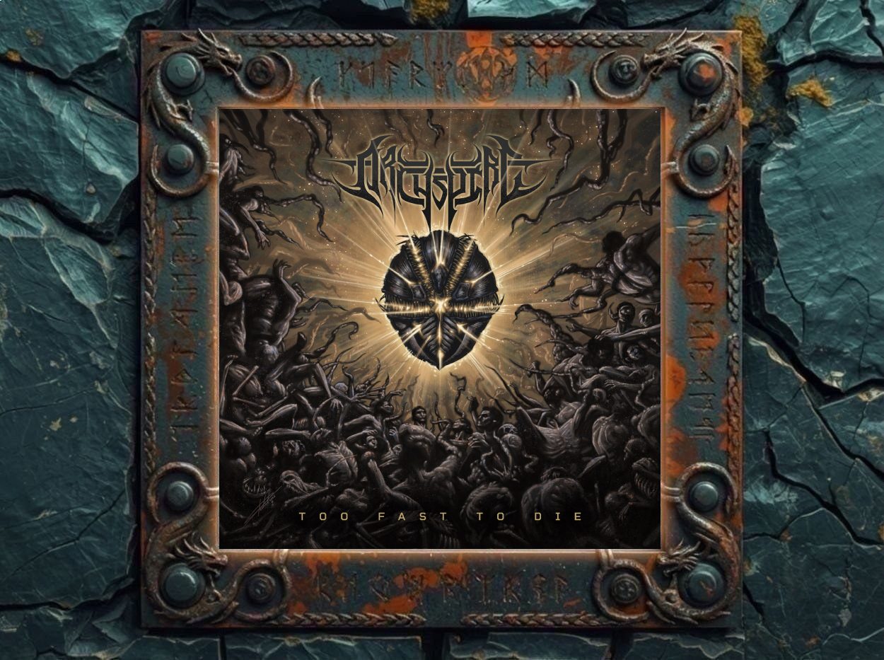 Albumcover Archspire – Too Fast to Die: strahlendes biomechanisches Emblem über einer chaotischen Masse aus verdrehten Körpern und schwarzen Ranken in Gold-Schwarz-Tönen.