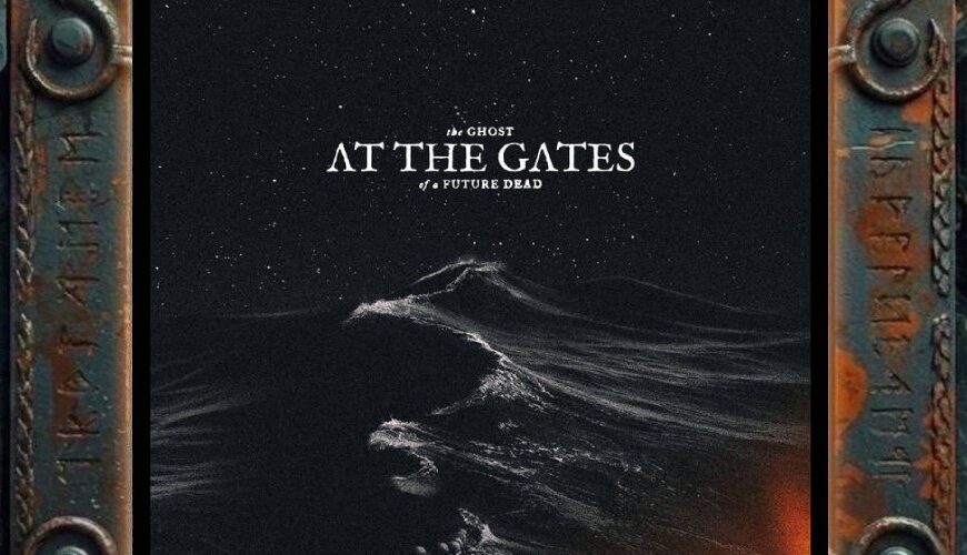 Albumcover At The Gates – The Ghost Of A Future Dead: fast schwarzes Cover mit körnigem Sternenhimmel, weißem Bandlogo, dunkler wellenartiger Landschaft im Zentrum und rotorangefarbenem Lichtrest am rechten Rand.
