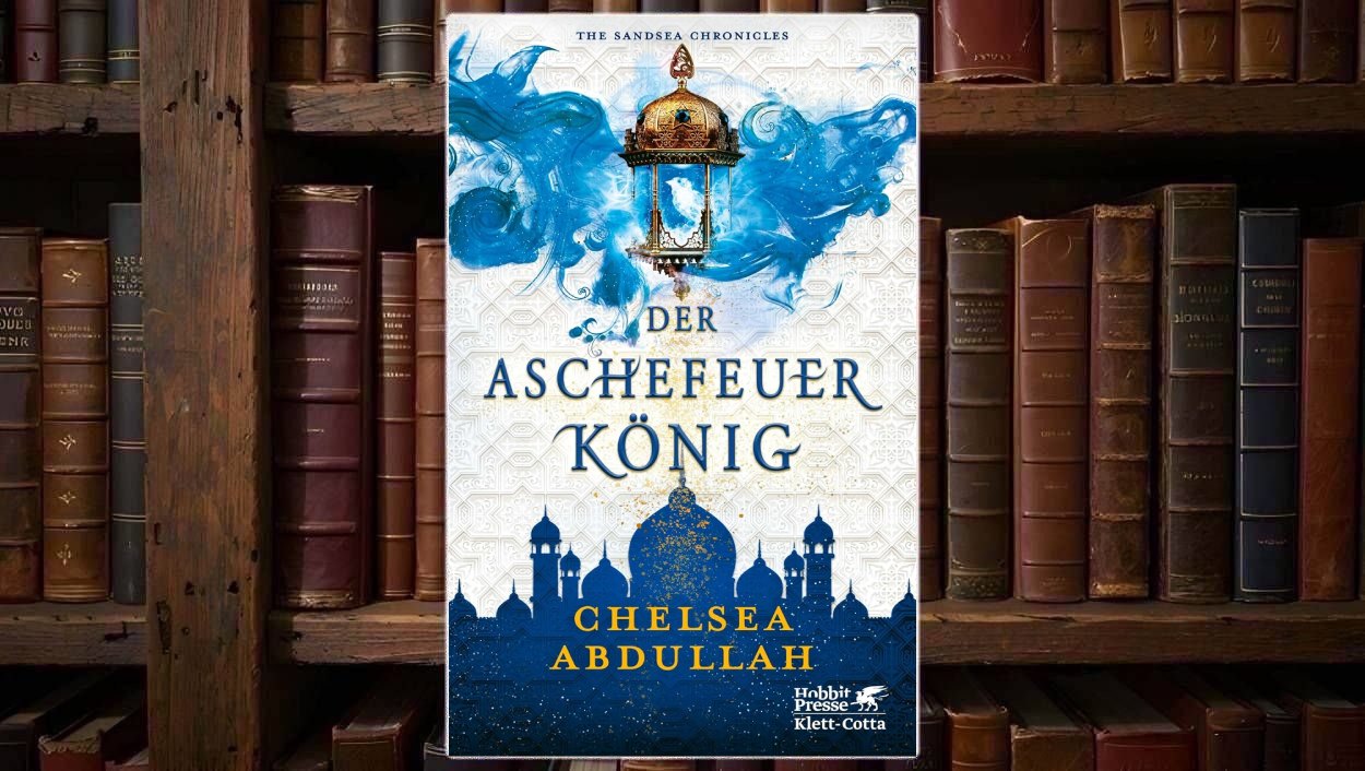 Dunkel petrolfarbenes Cover von Der Aschefeuerkönig mit einer filigranen goldenen Kuppel oder Laternenarchitektur in der Mitte, umgeben von blauem Rauch oder Magieschleiern vor sternenartigem Hintergrund.